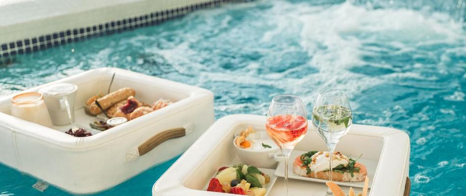 BRUNCH OU PETIT-DÉJEUNER AVEC PLATEAU FLOTTANT Hôtel Villa Venecia Boutique Benidorm BRUNCH OU PETIT-DÉJEUNER AVEC PLATEAU FLOTTANT Hôtel Villa Venecia Boutique Benidorm