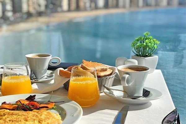 Petit déjeuner gratuit avec vue sur la mer hôtel villa venecia boutique benidorm Petit déjeuner gratuit avec vue sur la mer hôtel villa venecia boutique benidorm